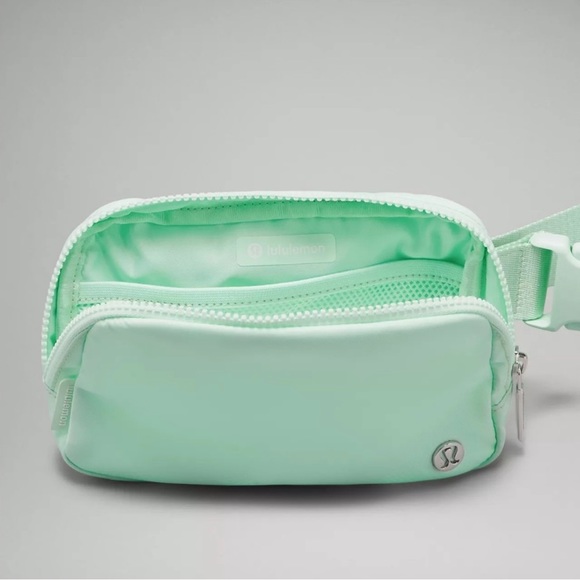 Lululemon Everywhere Belt Bag 1L- Mint Moment - Picture 7 of 10
